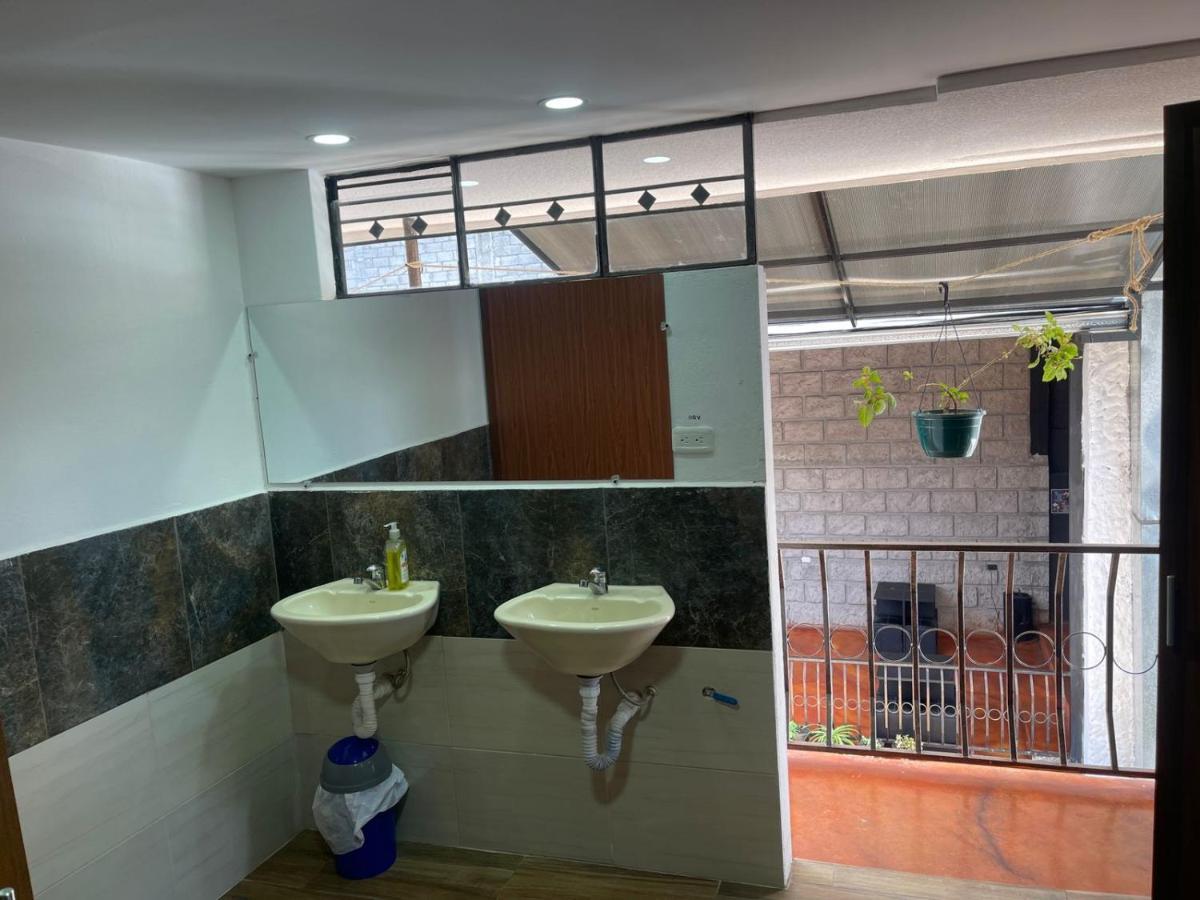 El Jardin Escondido Party Hostel 巴尼奥斯 外观 照片