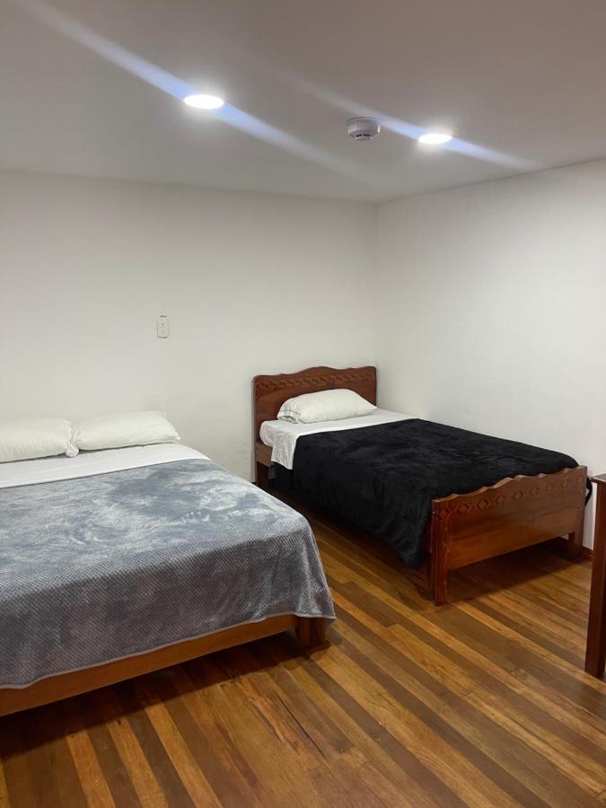 El Jardin Escondido Party Hostel 巴尼奥斯 外观 照片