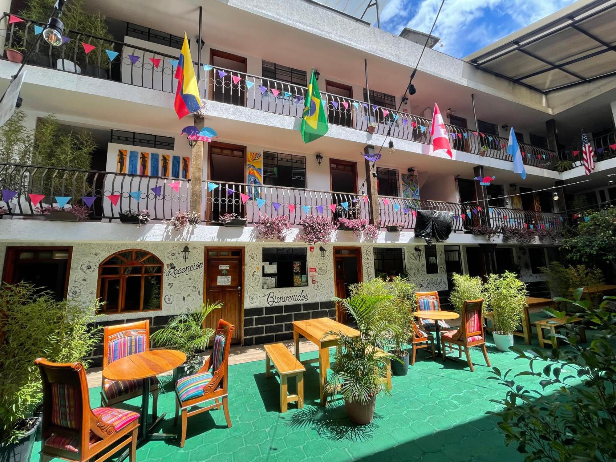 El Jardin Escondido Party Hostel 巴尼奥斯 外观 照片