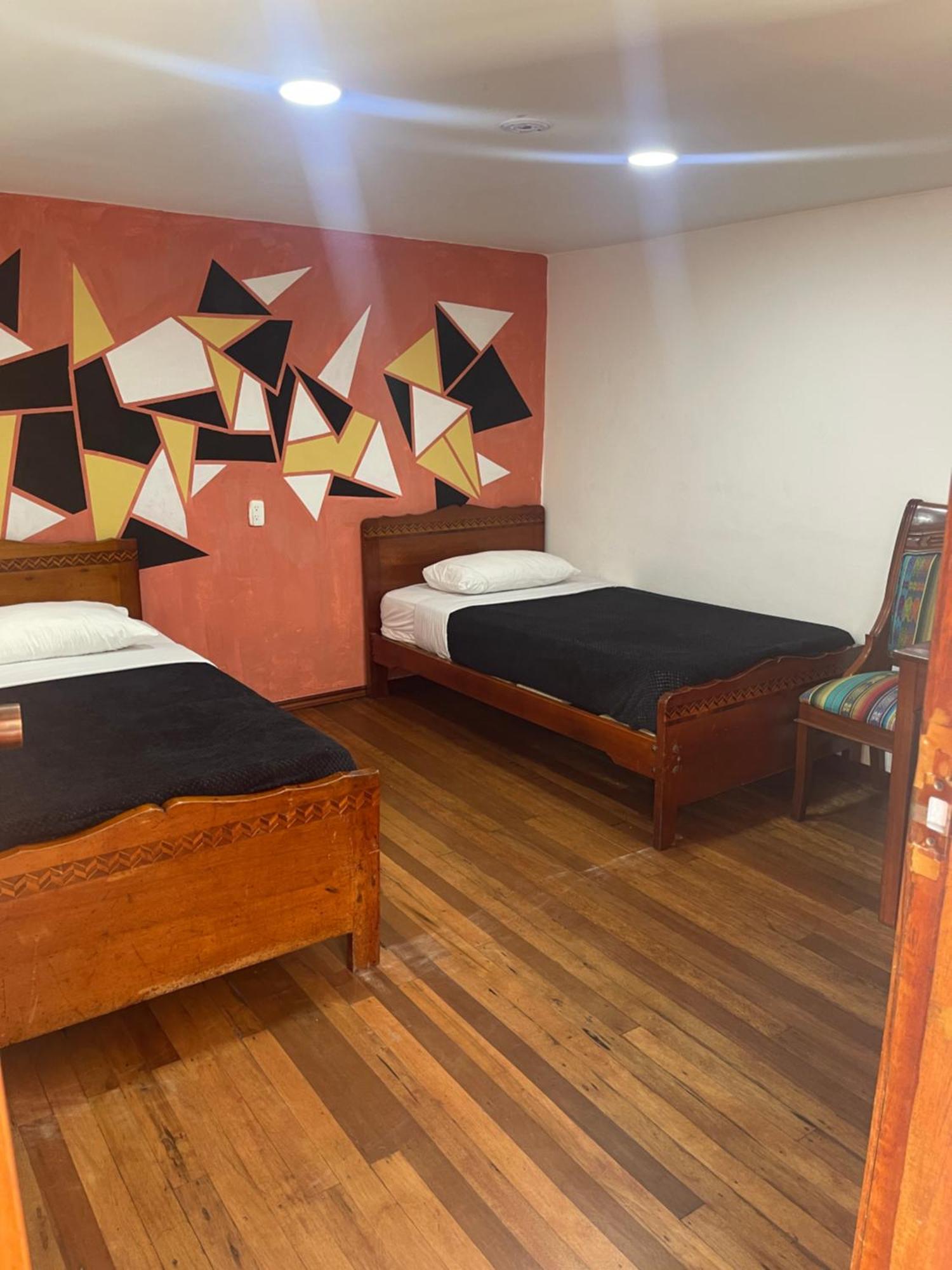 El Jardin Escondido Party Hostel 巴尼奥斯 外观 照片