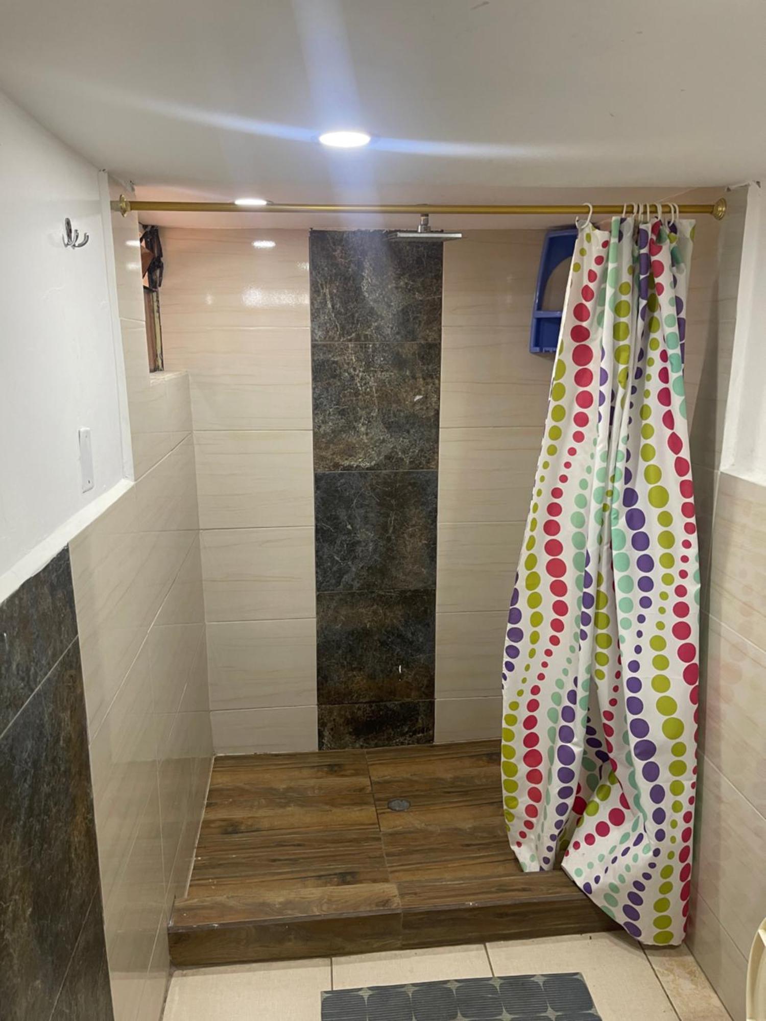 El Jardin Escondido Party Hostel 巴尼奥斯 外观 照片