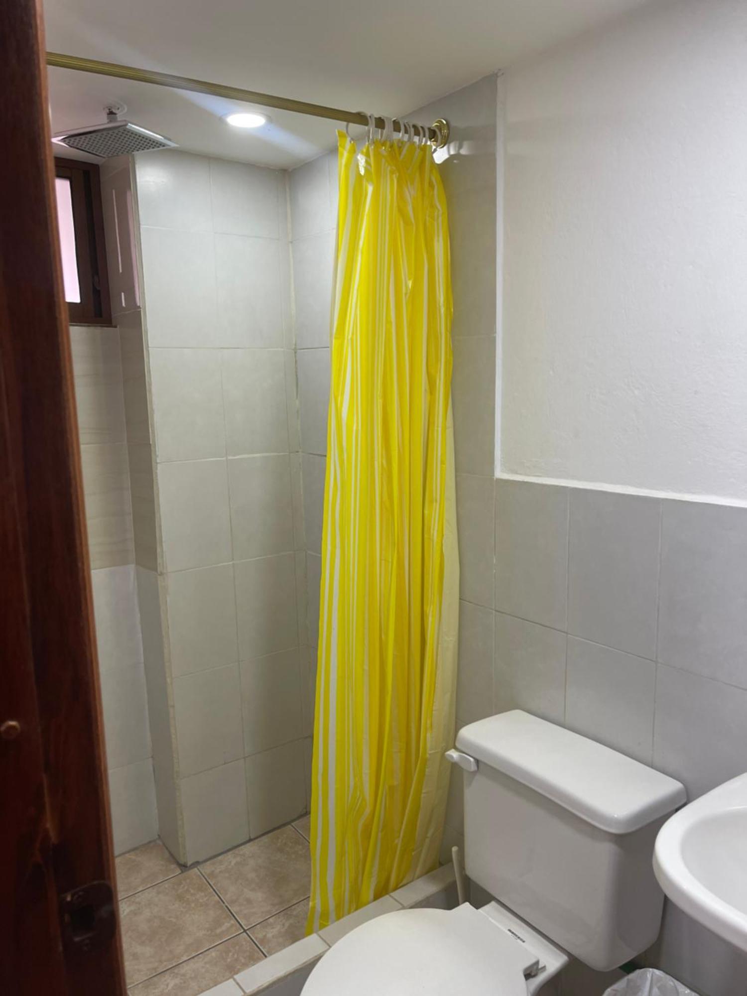 El Jardin Escondido Party Hostel 巴尼奥斯 外观 照片